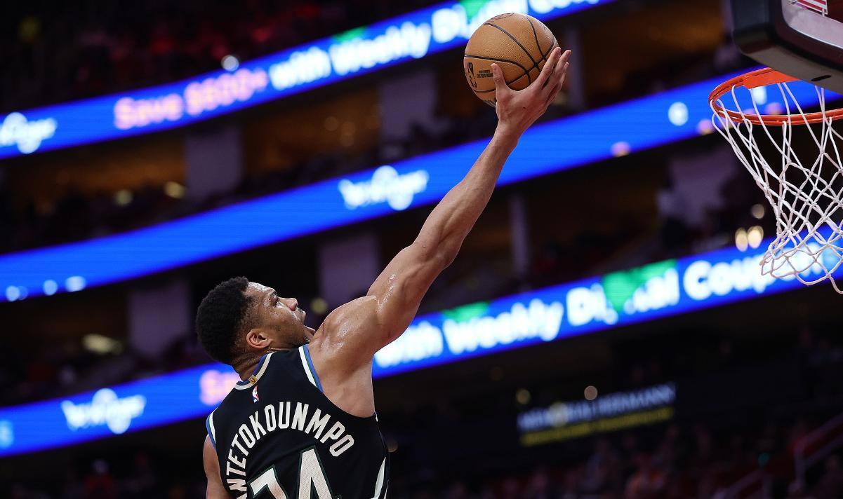 包含字母哥在皇家马德里比赛中比分优势明显，突破纪录引发热议！的词条